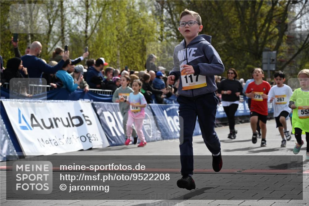 12.04.2026 - 45. Internationalen Wilhelmsburger Insellauf J. Mangold http://msf.ph/oto/9522208 12.04.2026 14:21:41 Ziel 260, 957, 823, 117, 558, 267, 657, 698, 678, 279, 960, 838 meine-sportfotos.de