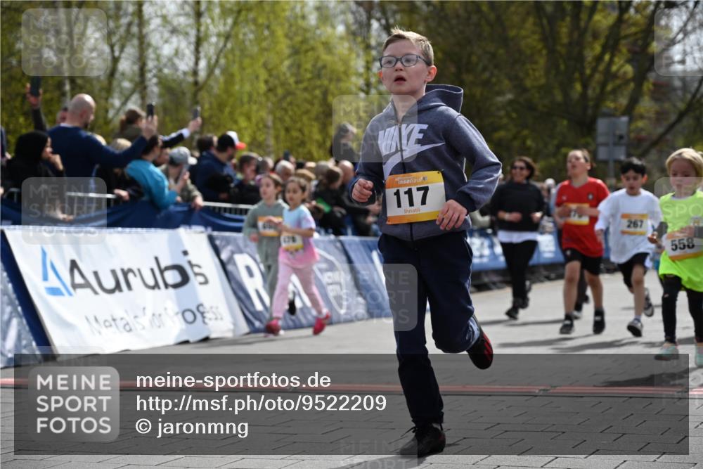 12.04.2026 - 45. Internationalen Wilhelmsburger Insellauf J. Mangold http://msf.ph/oto/9522209 12.04.2026 14:21:41 Ziel 260, 957, 823, 117, 558, 267, 657, 698, 678, 279, 960, 838 meine-sportfotos.de