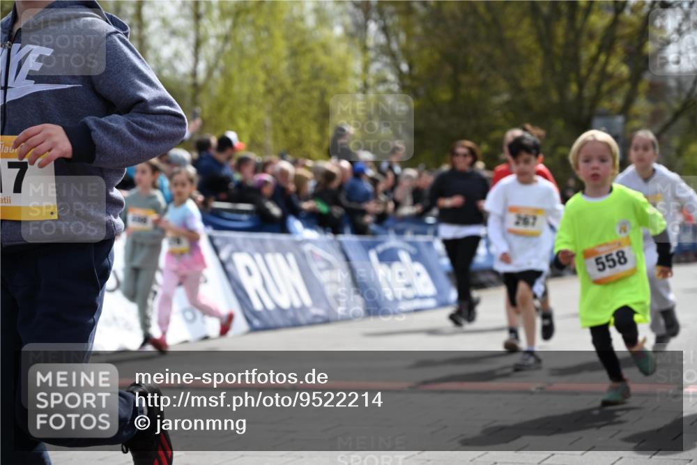 12.04.2026 - 45. Internationalen Wilhelmsburger Insellauf J. Mangold http://msf.ph/oto/9522214 12.04.2026 14:21:42 Ziel 957, 823, 117, 558, 267, 657, 698, 678, 279, 960, 838, 234, 111 meine-sportfotos.de