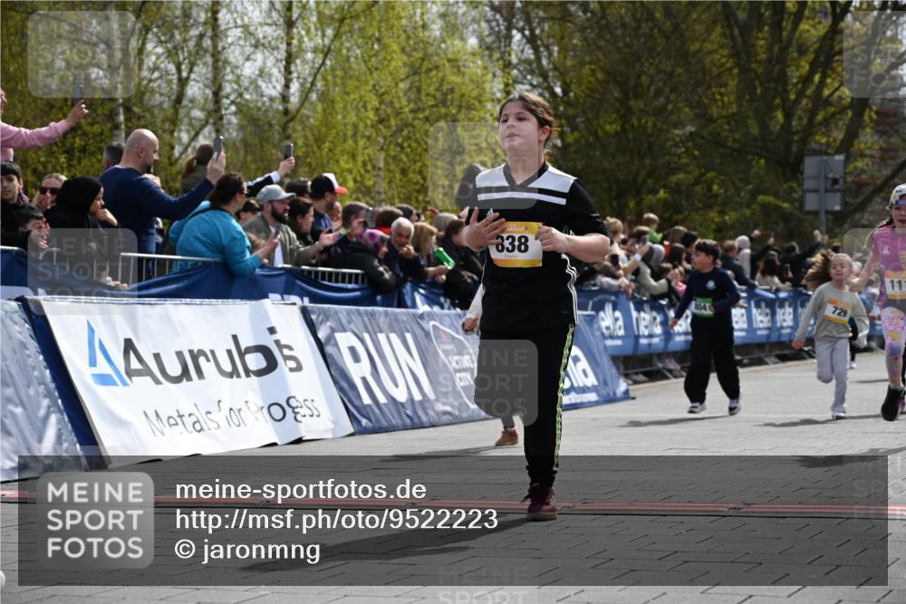 12.04.2026 - 45. Internationalen Wilhelmsburger Insellauf J. Mangold http://msf.ph/oto/9522223 12.04.2026 14:21:46 Ziel 657, 698, 678, 279, 960, 838, 234, 111, 66, 136, 729, 769, 646, 159, 1622, 317, 283, 134 meine-sportfotos.de