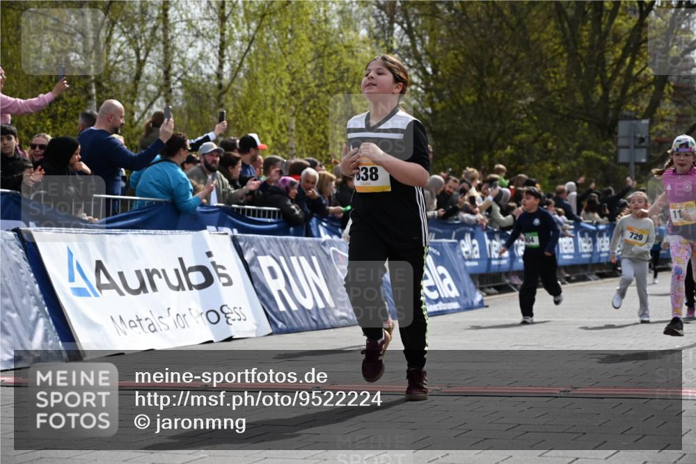 12.04.2026 - 45. Internationalen Wilhelmsburger Insellauf J. Mangold http://msf.ph/oto/9522224 12.04.2026 14:21:46 Ziel 657, 698, 678, 279, 960, 838, 234, 111, 66, 136, 729, 769, 646, 159, 1622, 317, 283, 134 meine-sportfotos.de