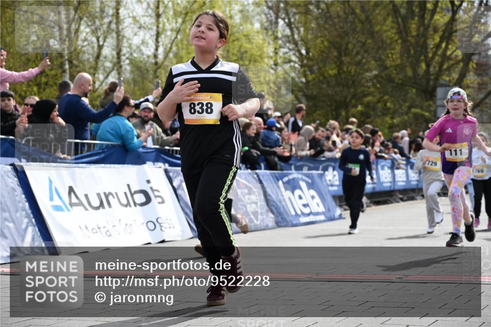 12.04.2026 - 45. Internationalen Wilhelmsburger Insellauf J. Mangold http://msf.ph/oto/9522228 12.04.2026 14:21:46 Ziel 657, 698, 678, 279, 960, 838, 234, 111, 66, 136, 729, 769, 646, 159, 1622, 317, 283, 134 meine-sportfotos.de