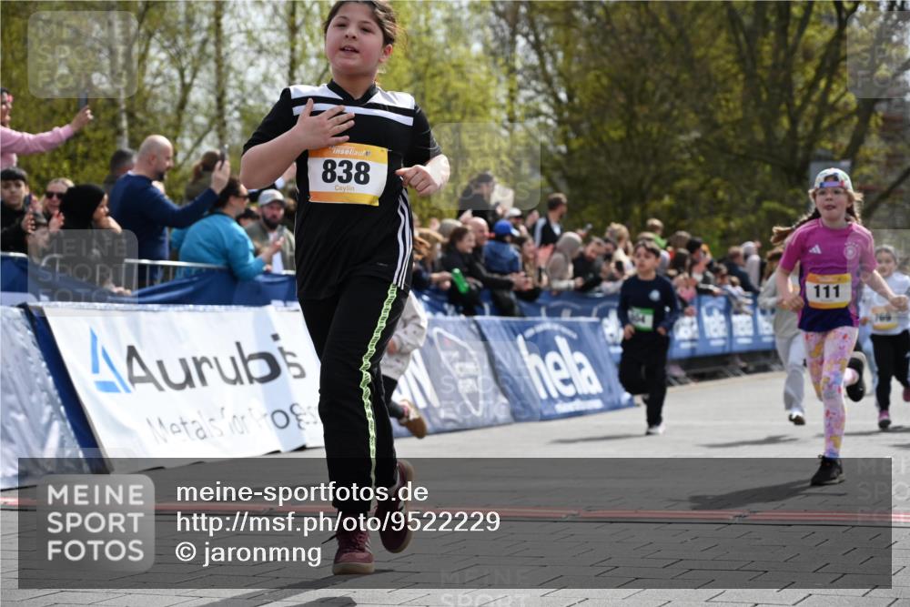12.04.2026 - 45. Internationalen Wilhelmsburger Insellauf J. Mangold http://msf.ph/oto/9522229 12.04.2026 14:21:46 Ziel 657, 698, 678, 279, 960, 838, 234, 111, 66, 136, 729, 769, 646, 159, 1622, 317, 283, 134 meine-sportfotos.de