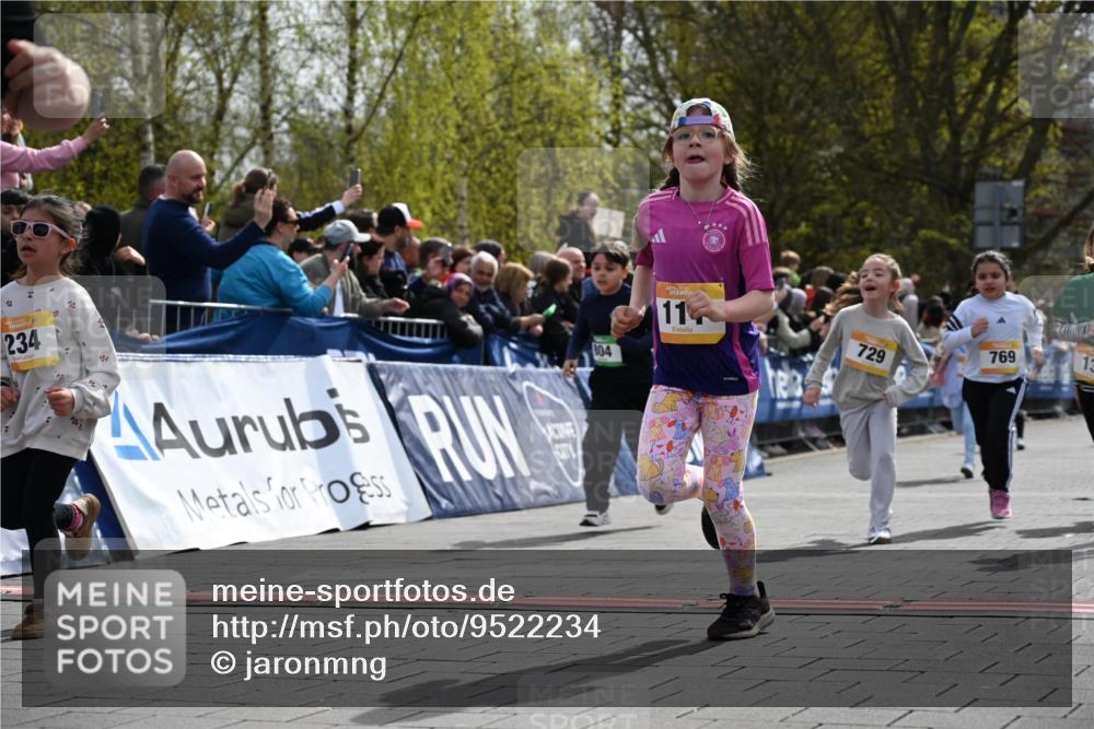 12.04.2026 - 45. Internationalen Wilhelmsburger Insellauf J. Mangold http://msf.ph/oto/9522234 12.04.2026 14:21:47 Ziel 960, 838, 234, 111, 66, 136, 729, 769, 646, 159, 1622, 317, 283, 134, 316, 792 meine-sportfotos.de