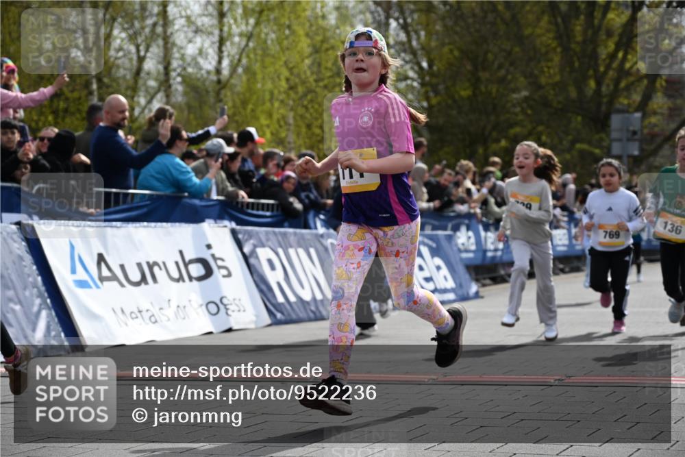 12.04.2026 - 45. Internationalen Wilhelmsburger Insellauf J. Mangold http://msf.ph/oto/9522236 12.04.2026 14:21:47 Ziel 960, 838, 234, 111, 66, 136, 729, 769, 646, 159, 1622, 317, 283, 134, 316, 792 meine-sportfotos.de