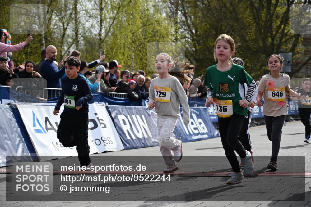 12.04.2026 - 45. Internationalen Wilhelmsburger Insellauf J. Mangold http://msf.ph/oto/9522244 12.04.2026 14:21:48 Ziel 960, 838, 234, 111, 66, 136, 729, 769, 646, 159, 1622, 317, 283, 134, 316, 792, 763 meine-sportfotos.de