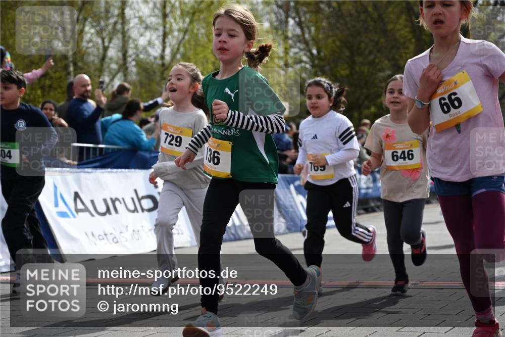 12.04.2026 - 45. Internationalen Wilhelmsburger Insellauf J. Mangold http://msf.ph/oto/9522249 12.04.2026 14:21:49 Ziel 838, 234, 111, 66, 136, 729, 769, 646, 159, 1622, 317, 283, 134, 316, 792, 763, 255, 65, 1617 meine-sportfotos.de