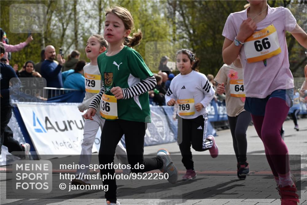 12.04.2026 - 45. Internationalen Wilhelmsburger Insellauf J. Mangold http://msf.ph/oto/9522250 12.04.2026 14:21:49 Ziel 838, 234, 111, 66, 136, 729, 769, 646, 159, 1622, 317, 283, 134, 316, 792, 763, 255, 65, 1617 meine-sportfotos.de