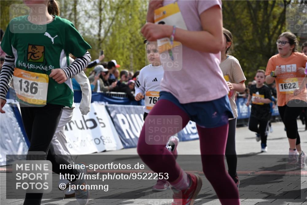 12.04.2026 - 45. Internationalen Wilhelmsburger Insellauf J. Mangold http://msf.ph/oto/9522253 12.04.2026 14:21:49 Ziel 838, 234, 111, 66, 136, 729, 769, 646, 159, 1622, 317, 283, 134, 316, 792, 763, 255, 65, 1617 meine-sportfotos.de