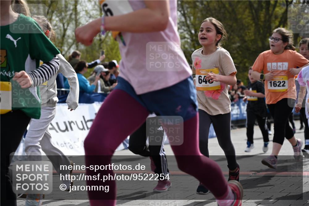 12.04.2026 - 45. Internationalen Wilhelmsburger Insellauf J. Mangold http://msf.ph/oto/9522254 12.04.2026 14:21:49 Ziel 838, 234, 111, 66, 136, 729, 769, 646, 159, 1622, 317, 283, 134, 316, 792, 763, 255, 65, 1617 meine-sportfotos.de