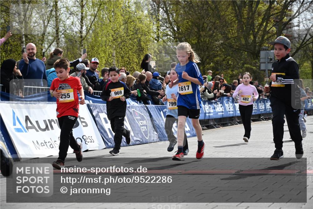 12.04.2026 - 45. Internationalen Wilhelmsburger Insellauf J. Mangold http://msf.ph/oto/9522286 12.04.2026 14:21:53 Ziel 1622, 317, 283, 134, 316, 792, 763, 255, 65, 1617, 969, 799, 974, 482, 236, 810, 488 meine-sportfotos.de