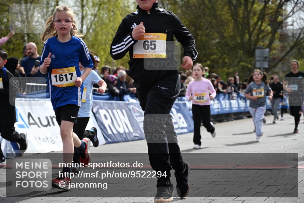 12.04.2026 - 45. Internationalen Wilhelmsburger Insellauf J. Mangold http://msf.ph/oto/9522294 12.04.2026 14:21:54 Ziel 134, 316, 792, 763, 255, 65, 1617, 969, 799, 974, 482, 236, 810, 488, 814 meine-sportfotos.de