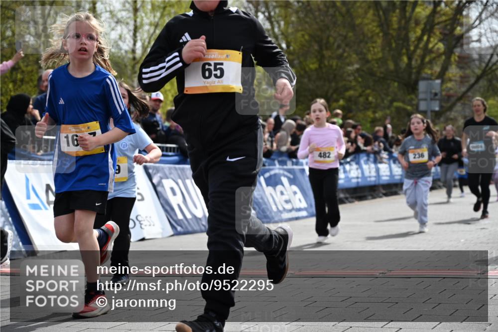 12.04.2026 - 45. Internationalen Wilhelmsburger Insellauf J. Mangold http://msf.ph/oto/9522295 12.04.2026 14:21:54 Ziel 134, 316, 792, 763, 255, 65, 1617, 969, 799, 974, 482, 236, 810, 488, 814 meine-sportfotos.de