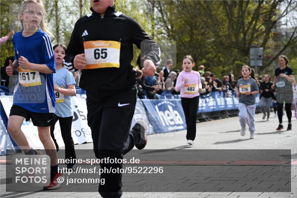 12.04.2026 - 45. Internationalen Wilhelmsburger Insellauf J. Mangold http://msf.ph/oto/9522296 12.04.2026 14:21:54 Ziel 134, 316, 792, 763, 255, 65, 1617, 969, 799, 974, 482, 236, 810, 488, 814 meine-sportfotos.de