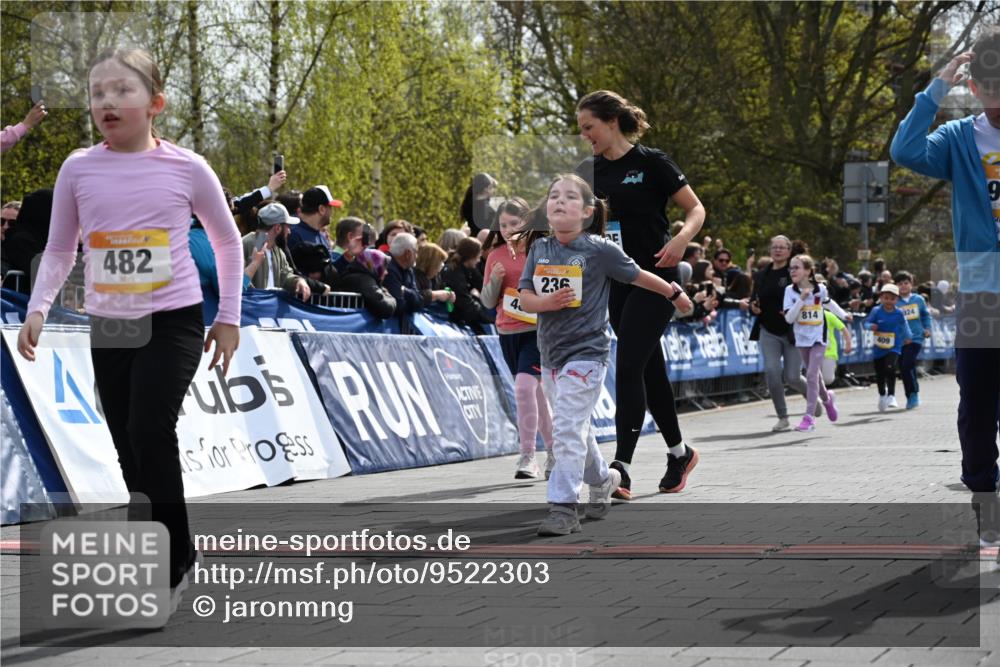12.04.2026 - 45. Internationalen Wilhelmsburger Insellauf J. Mangold http://msf.ph/oto/9522303 12.04.2026 14:21:56 Ziel 763, 255, 65, 1617, 969, 799, 974, 482, 236, 810, 488, 814, 95, 409, 595 meine-sportfotos.de