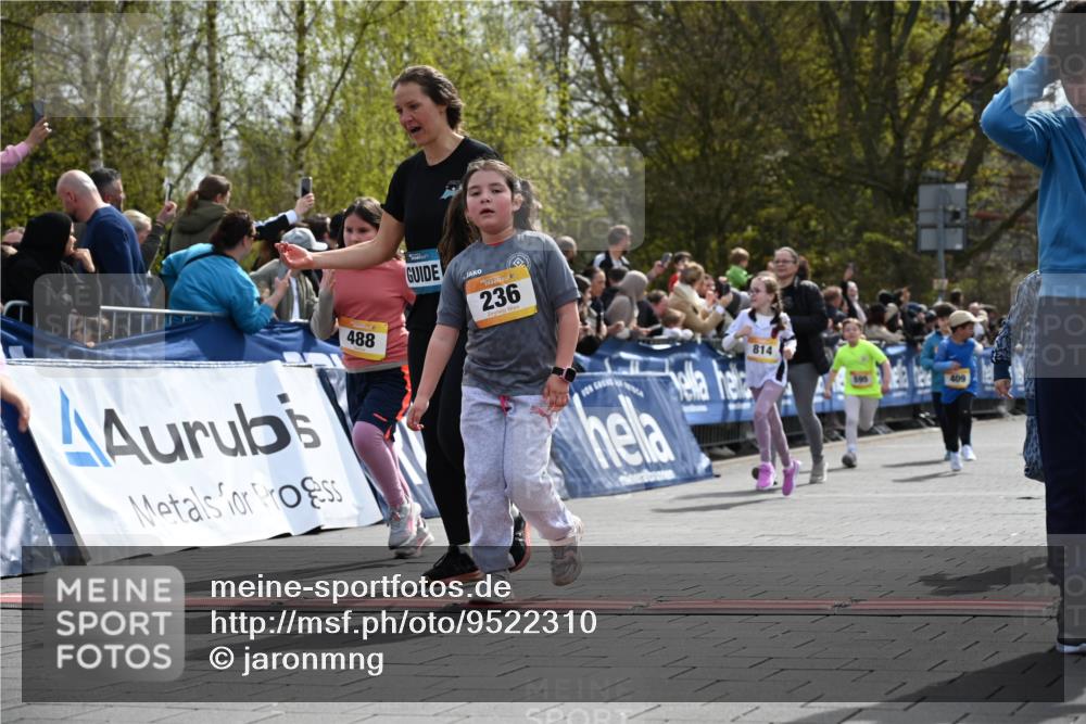 12.04.2026 - 45. Internationalen Wilhelmsburger Insellauf J. Mangold http://msf.ph/oto/9522310 12.04.2026 14:21:57 Ziel 255, 65, 1617, 969, 799, 974, 482, 236, 810, 488, 814, 95, 409, 595, 673 meine-sportfotos.de