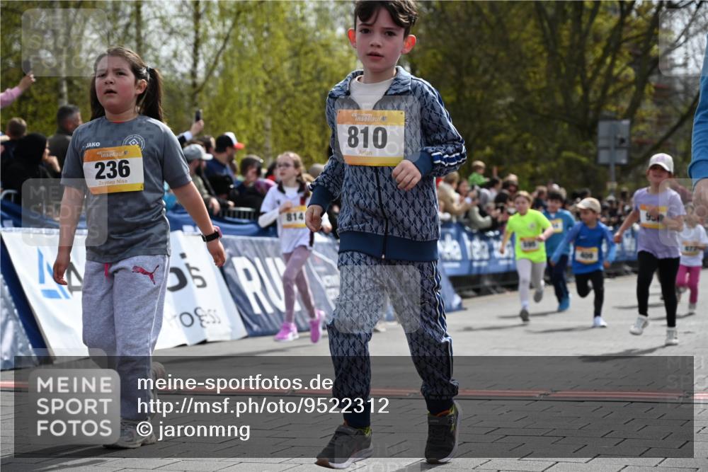 12.04.2026 - 45. Internationalen Wilhelmsburger Insellauf J. Mangold http://msf.ph/oto/9522312 12.04.2026 14:21:58 Ziel 969, 799, 974, 482, 236, 810, 488, 814, 95, 409, 595, 673, 924 meine-sportfotos.de