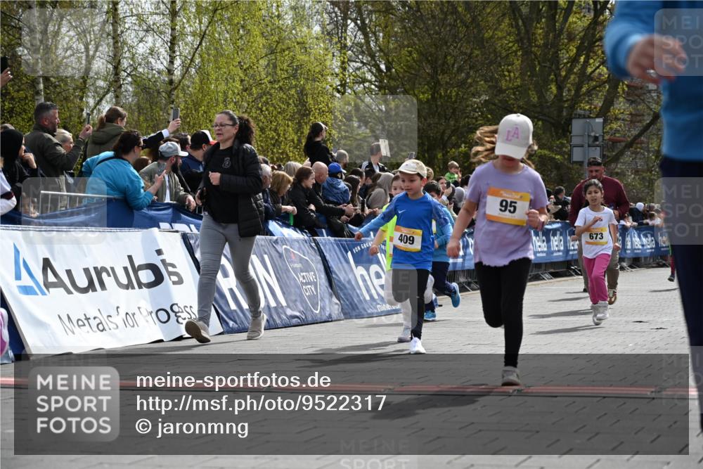 12.04.2026 - 45. Internationalen Wilhelmsburger Insellauf J. Mangold http://msf.ph/oto/9522317 12.04.2026 14:21:59 Ziel 974, 482, 236, 810, 488, 814, 95, 409, 595, 673, 924, 824 meine-sportfotos.de