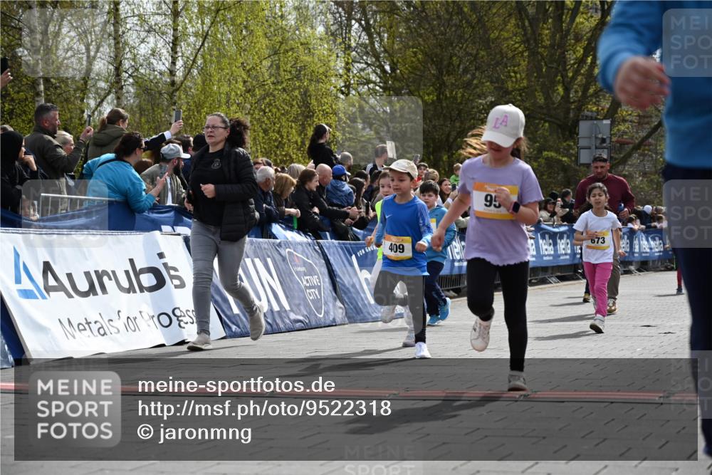 12.04.2026 - 45. Internationalen Wilhelmsburger Insellauf J. Mangold http://msf.ph/oto/9522318 12.04.2026 14:21:59 Ziel 974, 482, 236, 810, 488, 814, 95, 409, 595, 673, 924, 824 meine-sportfotos.de