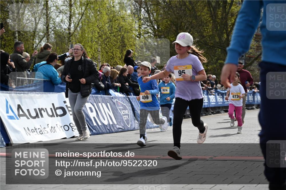 12.04.2026 - 45. Internationalen Wilhelmsburger Insellauf J. Mangold http://msf.ph/oto/9522320 12.04.2026 14:21:59 Ziel 974, 482, 236, 810, 488, 814, 95, 409, 595, 673, 924, 824 meine-sportfotos.de