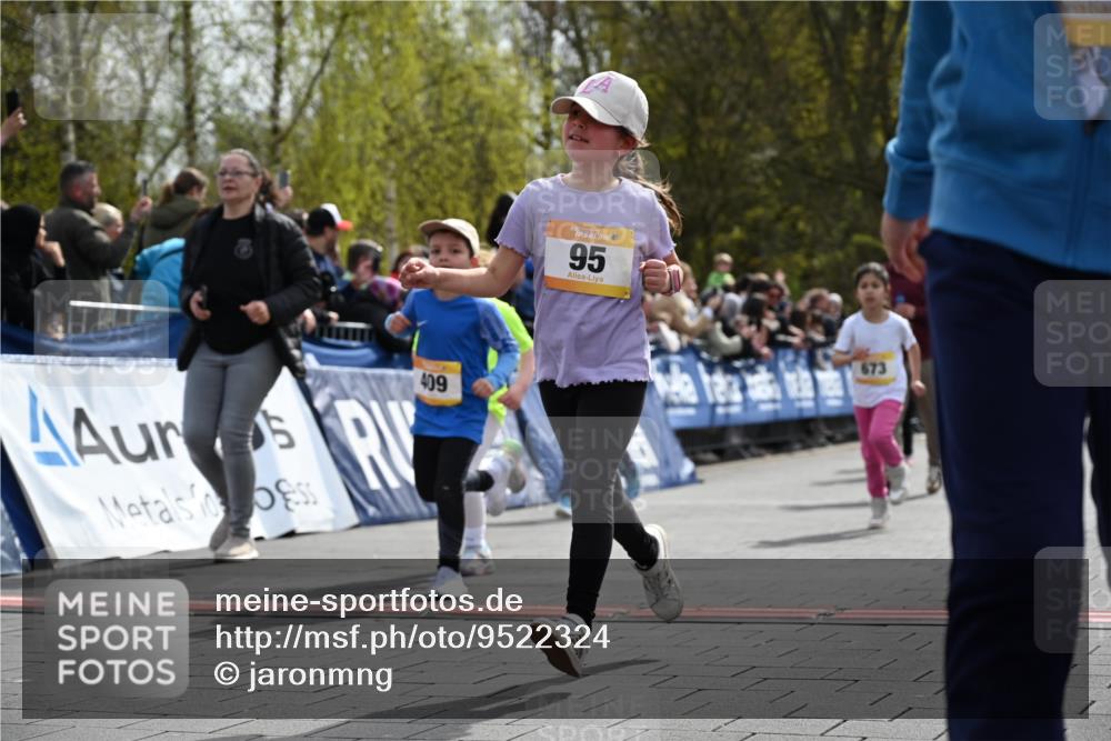 12.04.2026 - 45. Internationalen Wilhelmsburger Insellauf J. Mangold http://msf.ph/oto/9522324 12.04.2026 14:22:00 Ziel 236, 810, 488, 814, 95, 409, 595, 673, 924, 824, 227 meine-sportfotos.de