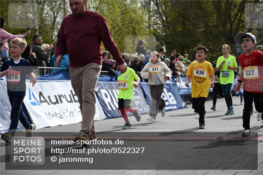 12.04.2026 - 45. Internationalen Wilhelmsburger Insellauf J. Mangold http://msf.ph/oto/9522327 12.04.2026 14:22:04 Ziel 409, 595, 673, 924, 824, 227, 636, 612, 321, 695, 798, 971, 807, 685 meine-sportfotos.de