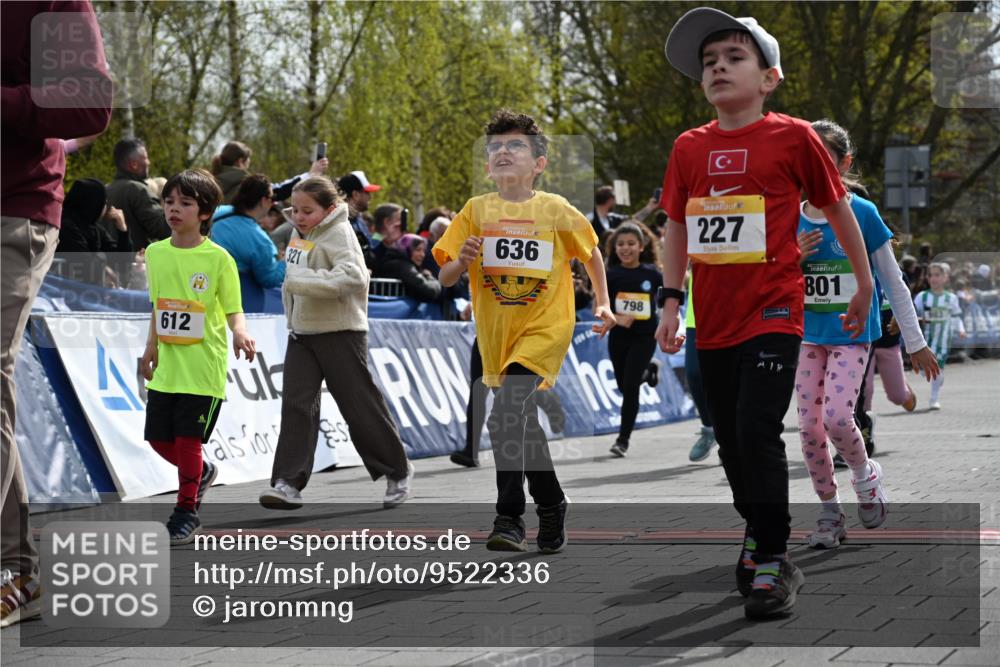 12.04.2026 - 45. Internationalen Wilhelmsburger Insellauf J. Mangold http://msf.ph/oto/9522336 12.04.2026 14:22:05 Ziel 673, 924, 824, 227, 636, 612, 321, 695, 798, 971, 807, 685 meine-sportfotos.de
