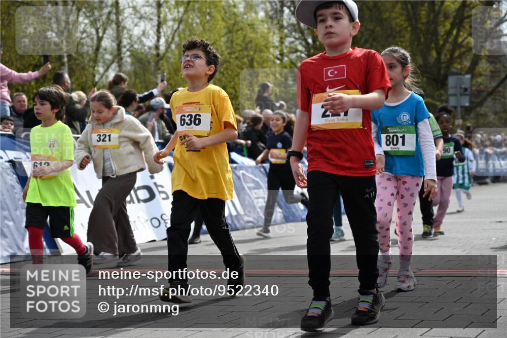 12.04.2026 - 45. Internationalen Wilhelmsburger Insellauf J. Mangold http://msf.ph/oto/9522340 12.04.2026 14:22:06 Ziel 924, 824, 227, 636, 612, 321, 695, 798, 971, 807, 685 meine-sportfotos.de