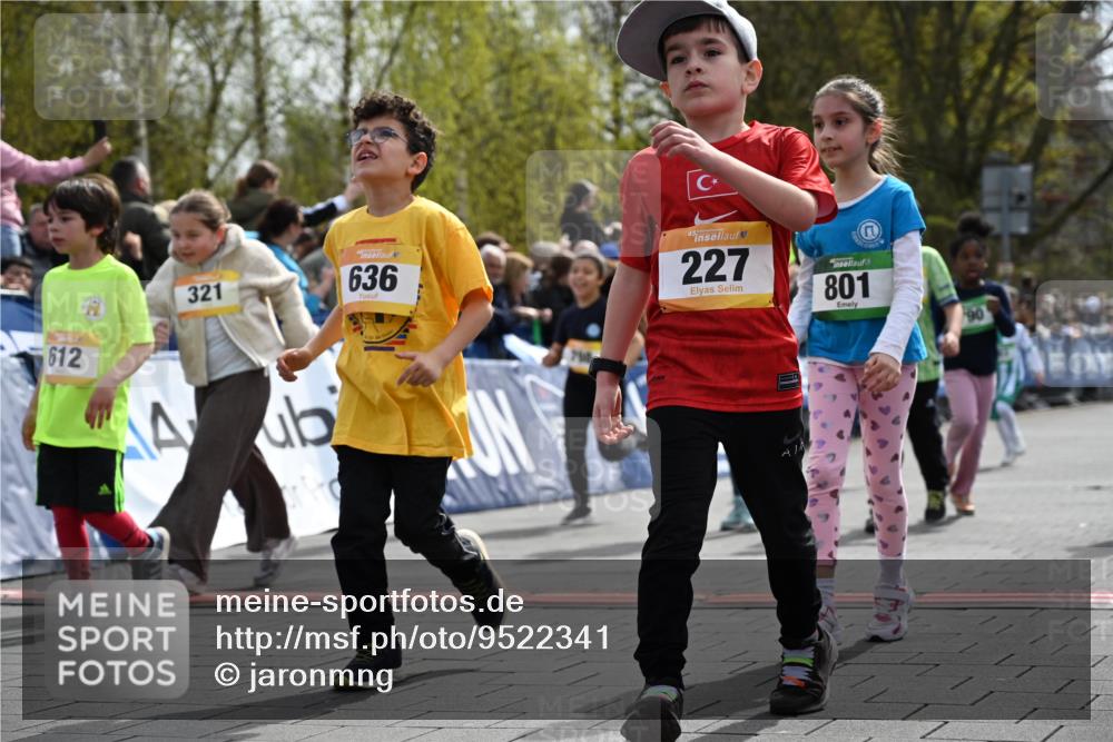 12.04.2026 - 45. Internationalen Wilhelmsburger Insellauf J. Mangold http://msf.ph/oto/9522341 12.04.2026 14:22:06 Ziel 924, 824, 227, 636, 612, 321, 695, 798, 971, 807, 685 meine-sportfotos.de