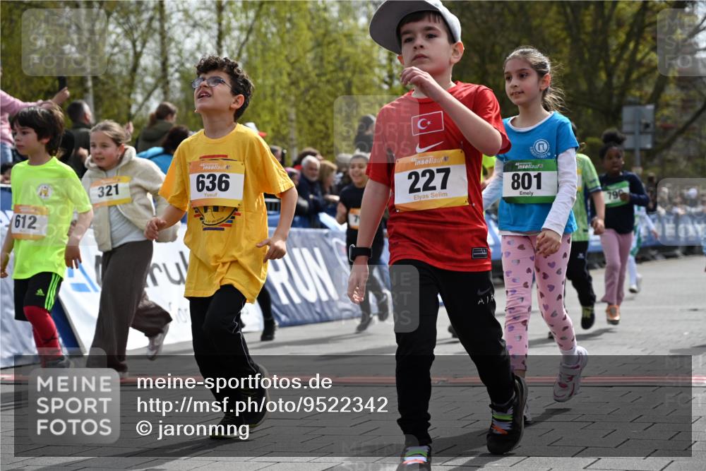 12.04.2026 - 45. Internationalen Wilhelmsburger Insellauf J. Mangold http://msf.ph/oto/9522342 12.04.2026 14:22:06 Ziel 924, 824, 227, 636, 612, 321, 695, 798, 971, 807, 685 meine-sportfotos.de