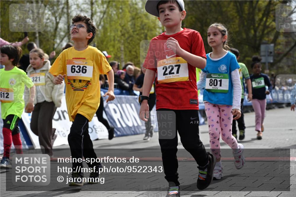 12.04.2026 - 45. Internationalen Wilhelmsburger Insellauf J. Mangold http://msf.ph/oto/9522343 12.04.2026 14:22:06 Ziel 924, 824, 227, 636, 612, 321, 695, 798, 971, 807, 685 meine-sportfotos.de