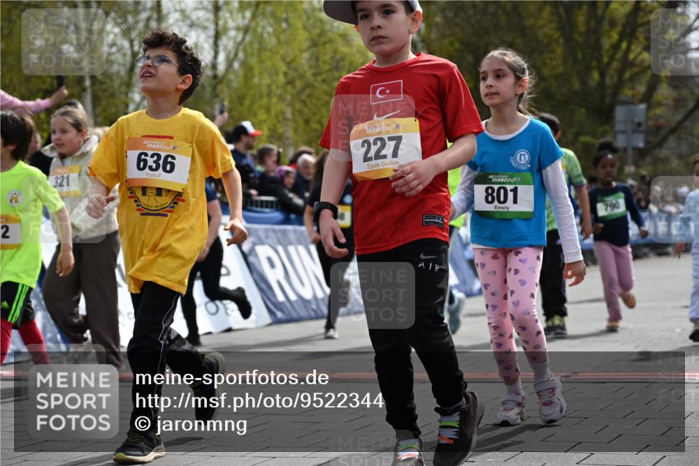 12.04.2026 - 45. Internationalen Wilhelmsburger Insellauf J. Mangold http://msf.ph/oto/9522344 12.04.2026 14:22:06 Ziel 924, 824, 227, 636, 612, 321, 695, 798, 971, 807, 685 meine-sportfotos.de