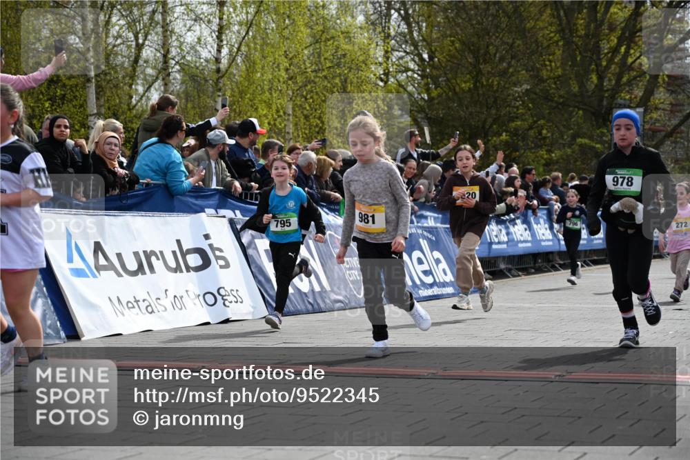 12.04.2026 - 45. Internationalen Wilhelmsburger Insellauf J. Mangold http://msf.ph/oto/9522345 12.04.2026 14:22:16 Ziel 1615, 289, 668, 926, 981, 1620, 414, 805, 272 meine-sportfotos.de