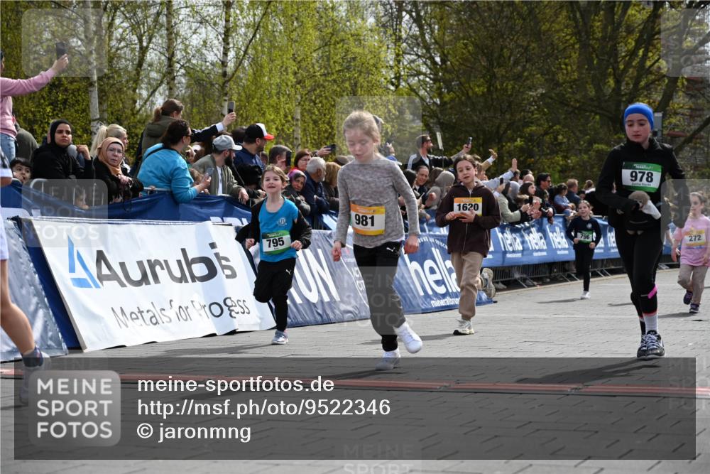 12.04.2026 - 45. Internationalen Wilhelmsburger Insellauf J. Mangold http://msf.ph/oto/9522346 12.04.2026 14:22:16 Ziel 1615, 289, 668, 926, 981, 1620, 414, 805, 272 meine-sportfotos.de