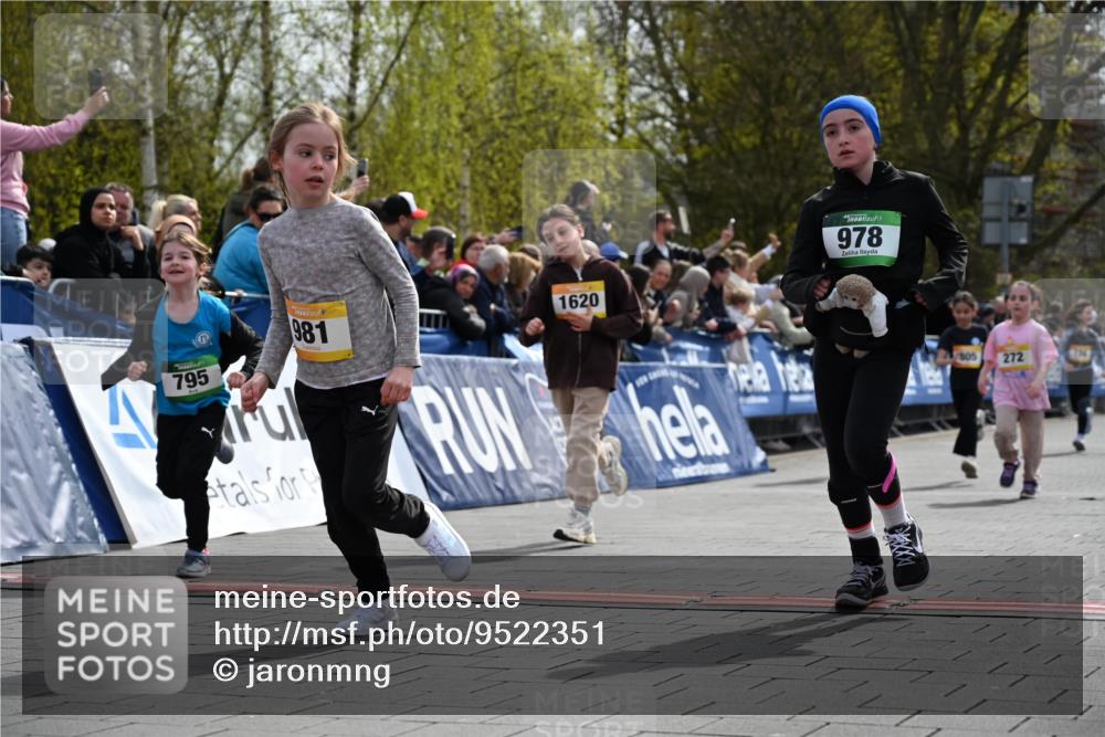 12.04.2026 - 45. Internationalen Wilhelmsburger Insellauf J. Mangold http://msf.ph/oto/9522351 12.04.2026 14:22:17 Ziel 1615, 289, 668, 926, 981, 1620, 414, 805, 272, 124 meine-sportfotos.de