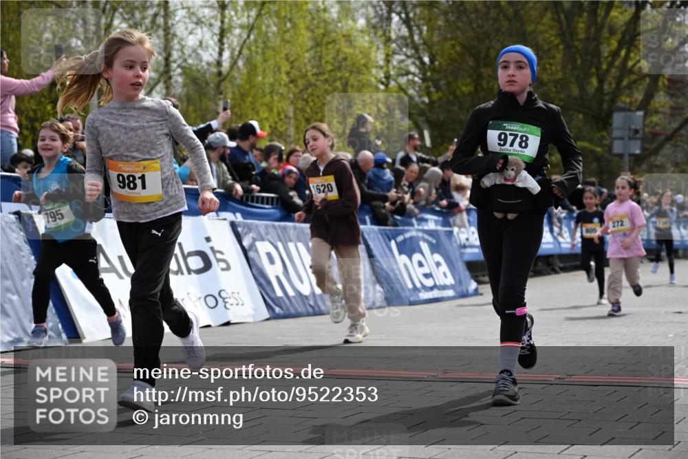 12.04.2026 - 45. Internationalen Wilhelmsburger Insellauf J. Mangold http://msf.ph/oto/9522353 12.04.2026 14:22:17 Ziel 1615, 289, 668, 926, 981, 1620, 414, 805, 272, 124 meine-sportfotos.de
