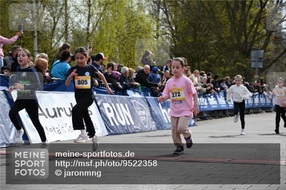 12.04.2026 - 45. Internationalen Wilhelmsburger Insellauf J. Mangold http://msf.ph/oto/9522358 12.04.2026 14:22:19 Ziel 926, 981, 1620, 414, 805, 272, 124, 731, 739 meine-sportfotos.de
