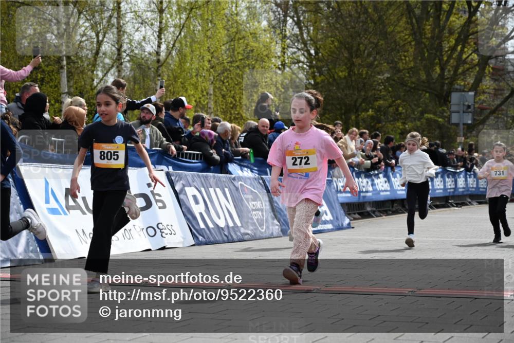 12.04.2026 - 45. Internationalen Wilhelmsburger Insellauf J. Mangold http://msf.ph/oto/9522360 12.04.2026 14:22:20 Ziel 981, 1620, 414, 805, 272, 124, 731, 739 meine-sportfotos.de
