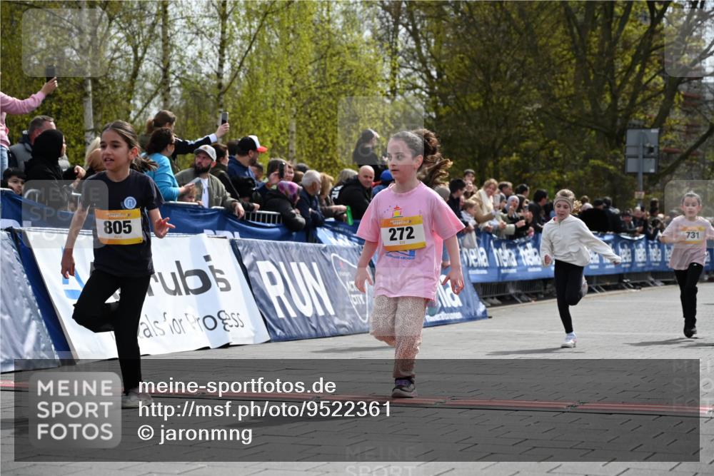 12.04.2026 - 45. Internationalen Wilhelmsburger Insellauf J. Mangold http://msf.ph/oto/9522361 12.04.2026 14:22:20 Ziel 981, 1620, 414, 805, 272, 124, 731, 739 meine-sportfotos.de