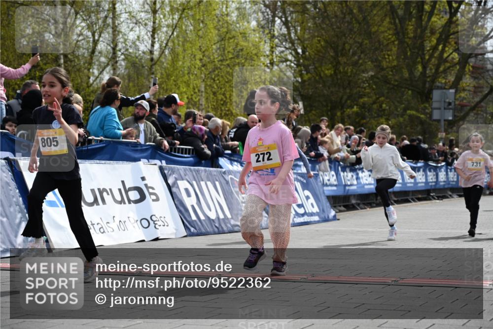 12.04.2026 - 45. Internationalen Wilhelmsburger Insellauf J. Mangold http://msf.ph/oto/9522362 12.04.2026 14:22:20 Ziel 981, 1620, 414, 805, 272, 124, 731, 739 meine-sportfotos.de