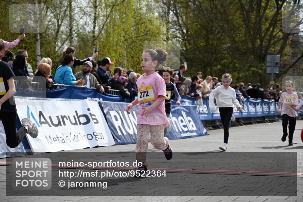 12.04.2026 - 45. Internationalen Wilhelmsburger Insellauf J. Mangold http://msf.ph/oto/9522364 12.04.2026 14:22:20 Ziel 981, 1620, 414, 805, 272, 124, 731, 739 meine-sportfotos.de