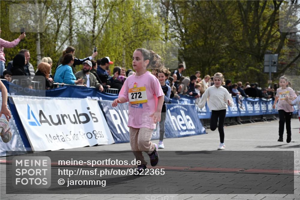 12.04.2026 - 45. Internationalen Wilhelmsburger Insellauf J. Mangold http://msf.ph/oto/9522365 12.04.2026 14:22:20 Ziel 981, 1620, 414, 805, 272, 124, 731, 739 meine-sportfotos.de