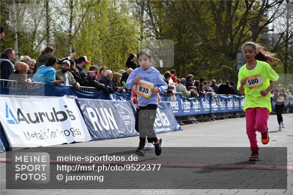 12.04.2026 - 45. Internationalen Wilhelmsburger Insellauf J. Mangold http://msf.ph/oto/9522377 12.04.2026 14:22:26 Ziel 731, 739, 580, 835, 752, 761, 559, 315, 973 meine-sportfotos.de
