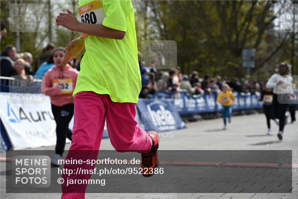 12.04.2026 - 45. Internationalen Wilhelmsburger Insellauf J. Mangold http://msf.ph/oto/9522386 12.04.2026 14:22:27 Ziel 580, 835, 752, 761, 559, 315, 973 meine-sportfotos.de