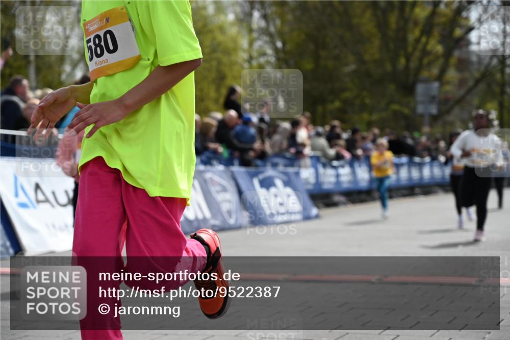 12.04.2026 - 45. Internationalen Wilhelmsburger Insellauf J. Mangold http://msf.ph/oto/9522387 12.04.2026 14:22:27 Ziel 580, 835, 752, 761, 559, 315, 973 meine-sportfotos.de