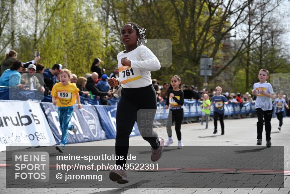 12.04.2026 - 45. Internationalen Wilhelmsburger Insellauf J. Mangold http://msf.ph/oto/9522391 12.04.2026 14:22:29 Ziel 580, 835, 752, 761, 559, 315, 973, 555, 1629, 56 meine-sportfotos.de