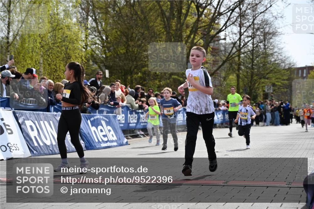 12.04.2026 - 45. Internationalen Wilhelmsburger Insellauf J. Mangold http://msf.ph/oto/9522396 12.04.2026 14:22:30 Ziel 580, 835, 752, 761, 559, 315, 973, 555, 1629, 56 meine-sportfotos.de