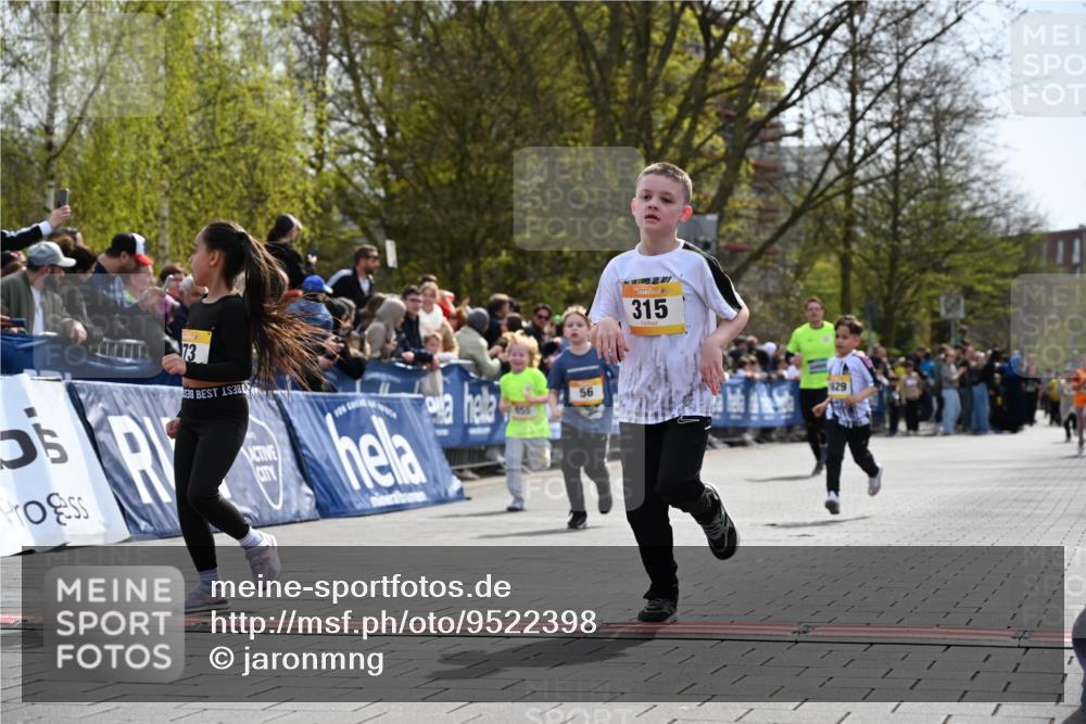 12.04.2026 - 45. Internationalen Wilhelmsburger Insellauf J. Mangold http://msf.ph/oto/9522398 12.04.2026 14:22:30 Ziel 580, 835, 752, 761, 559, 315, 973, 555, 1629, 56 meine-sportfotos.de