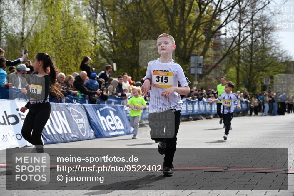 12.04.2026 - 45. Internationalen Wilhelmsburger Insellauf J. Mangold http://msf.ph/oto/9522402 12.04.2026 14:22:31 Ziel 752, 761, 559, 315, 973, 555, 1629, 56 meine-sportfotos.de