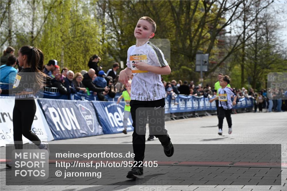 12.04.2026 - 45. Internationalen Wilhelmsburger Insellauf J. Mangold http://msf.ph/oto/9522405 12.04.2026 14:22:31 Ziel 752, 761, 559, 315, 973, 555, 1629, 56 meine-sportfotos.de